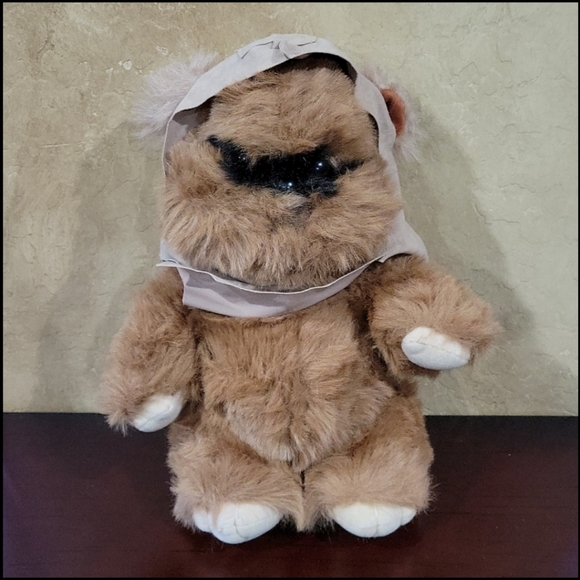 Kenner Other - Vintage 1983 Wicket the Ewok with cape plush